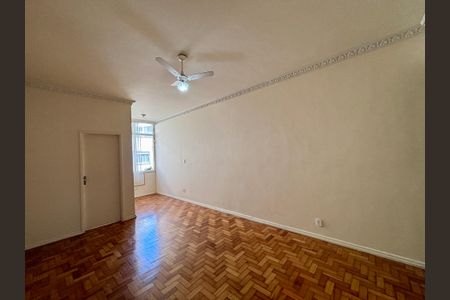Apartamento à venda com 90m², 2 quartos e 1 vaga Apartamento à venda com 90m², 2 quartos e 1 vagaSala