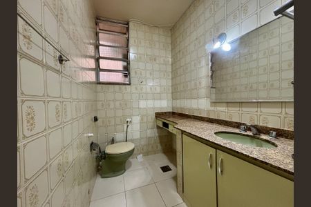 Apartamento à venda com 90m², 2 quartos e 1 vaga Apartamento à venda com 90m², 2 quartos e 1 vagaBanheiro social