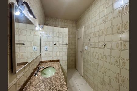 Apartamento à venda com 90m², 2 quartos e 1 vaga Apartamento à venda com 90m², 2 quartos e 1 vagaBanheiro social