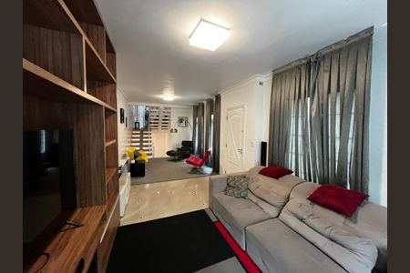 Casa à venda com 223m², 3 quartos e 3 vagasSala