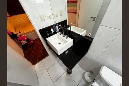 Casa à venda com 223m², 3 quartos e 3 vagas Casa à venda com 223m², 3 quartos e 3 vagasBanheiro da Suíte 2