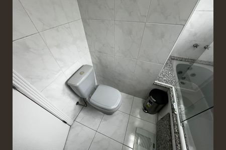 Casa à venda com 223m², 3 quartos e 3 vagas Casa à venda com 223m², 3 quartos e 3 vagasBanheiro da Suíte 1