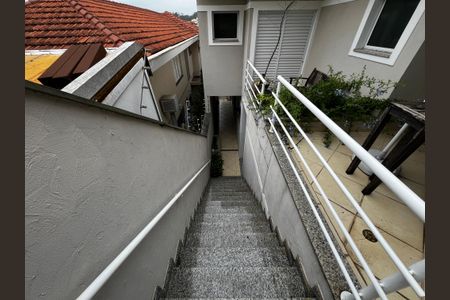 Casa à venda com 223m², 3 quartos e 3 vagas Casa à venda com 223m², 3 quartos e 3 vagasEscada