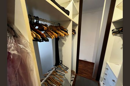 Casa à venda com 223m², 3 quartos e 3 vagas Casa à venda com 223m², 3 quartos e 3 vagasCloset da suíte 1