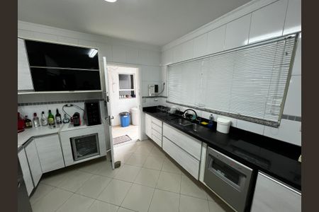 Casa à venda com 223m², 3 quartos e 3 vagas Casa à venda com 223m², 3 quartos e 3 vagasCozinha