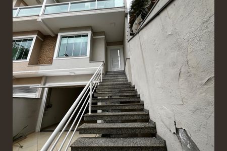 Casa à venda com 223m², 3 quartos e 3 vagas Casa à venda com 223m², 3 quartos e 3 vagasEntrada