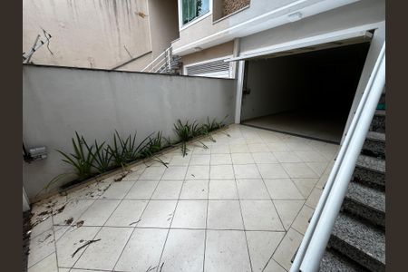 Casa à venda com 223m², 3 quartos e 3 vagas Casa à venda com 223m², 3 quartos e 3 vagasEntrada
