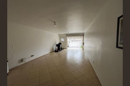 Casa à venda com 223m², 3 quartos e 3 vagas Casa à venda com 223m², 3 quartos e 3 vagasGaragem