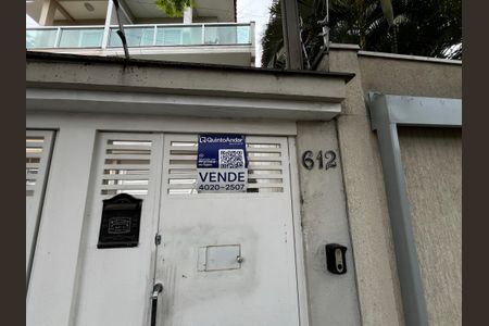 Casa à venda com 223m², 3 quartos e 3 vagas Casa à venda com 223m², 3 quartos e 3 vagasPlaca