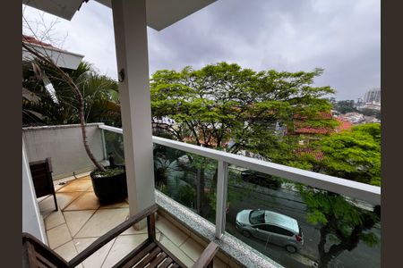 Casa à venda com 223m², 3 quartos e 3 vagas Casa à venda com 223m², 3 quartos e 3 vagasVaranda da Suíte 1