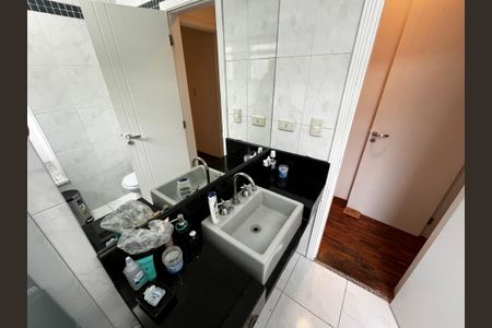Casa à venda com 223m², 3 quartos e 3 vagas Casa à venda com 223m², 3 quartos e 3 vagasBanheiro da Suíte 1