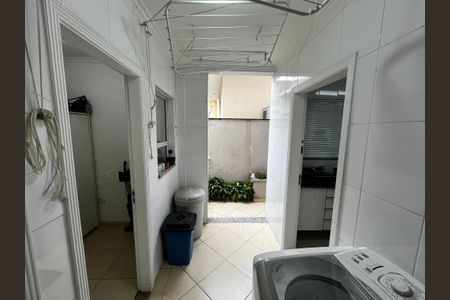 Casa à venda com 223m², 3 quartos e 3 vagas Casa à venda com 223m², 3 quartos e 3 vagasÁrea de Serviço