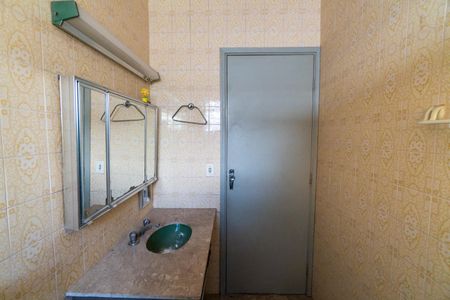 Casa à venda com 300m², 3 quartos e 2 vagas Casa à venda com 300m², 3 quartos e 2 vagasBanheiro Social