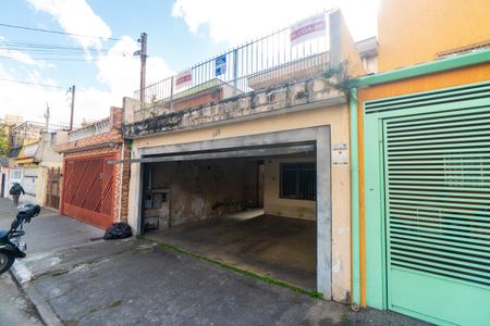 Casa à venda com 300m², 3 quartos e 2 vagas Casa à venda com 300m², 3 quartos e 2 vagasFachada