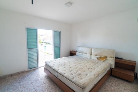 Casa à venda com 300m², 3 quartos e 2 vagas Casa à venda com 300m², 3 quartos e 2 vagasSuite