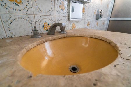 Casa à venda com 300m², 3 quartos e 2 vagas Casa à venda com 300m², 3 quartos e 2 vagasBanheiro da Suíte Detalhe