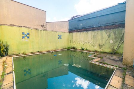 Casa à venda com 300m², 3 quartos e 2 vagas Casa à venda com 300m², 3 quartos e 2 vagasÁrea comum - Piscina