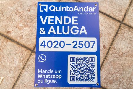 Casa à venda com 300m², 3 quartos e 2 vagas Casa à venda com 300m², 3 quartos e 2 vagasPlaquinha