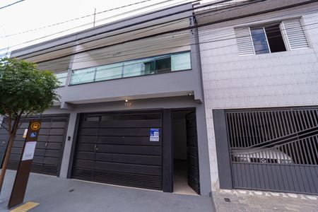 Casa à venda com 150m², 3 quartos e 2 vagas Casa à venda com 150m², 3 quartos e 2 vagasFachada