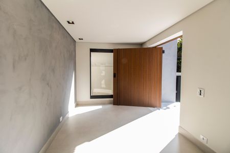 Casa à venda com 557m², 4 quartos e 8 vagas Casa à venda com 557m², 4 quartos e 8 vagasSala