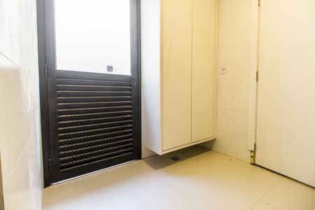 Casa à venda com 557m², 4 quartos e 8 vagas Casa à venda com 557m², 4 quartos e 8 vagasÁrea de Serviço