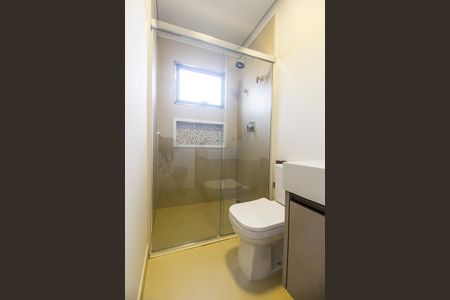 Casa à venda com 557m², 4 quartos e 8 vagas Casa à venda com 557m², 4 quartos e 8 vagasBanheiro da Suíte 2