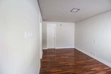 Casa à venda com 557m², 4 quartos e 8 vagas Casa à venda com 557m², 4 quartos e 8 vagasSuíte 3