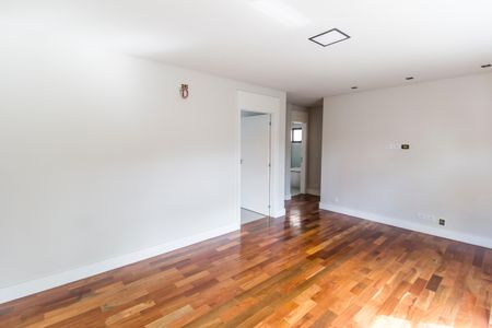 Casa à venda com 557m², 4 quartos e 8 vagas Casa à venda com 557m², 4 quartos e 8 vagasSuíte 1