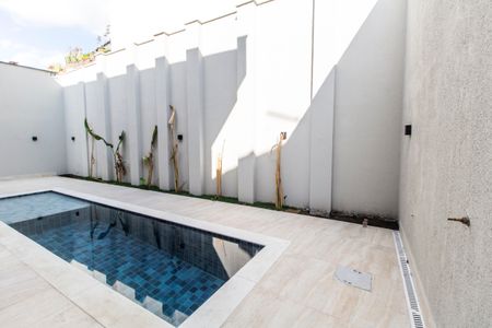 Casa à venda com 557m², 4 quartos e 8 vagas Casa à venda com 557m², 4 quartos e 8 vagasPiscina