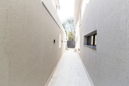 Casa à venda com 557m², 4 quartos e 8 vagas Casa à venda com 557m², 4 quartos e 8 vagasCorredor