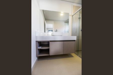 Casa à venda com 557m², 4 quartos e 8 vagas Casa à venda com 557m², 4 quartos e 8 vagasBanheiro da Suíte 3