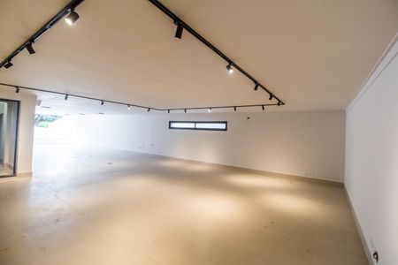 Casa à venda com 557m², 4 quartos e 8 vagas Casa à venda com 557m², 4 quartos e 8 vagasGaragem