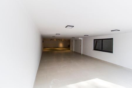 Casa à venda com 557m², 4 quartos e 8 vagas Casa à venda com 557m², 4 quartos e 8 vagasGaragem