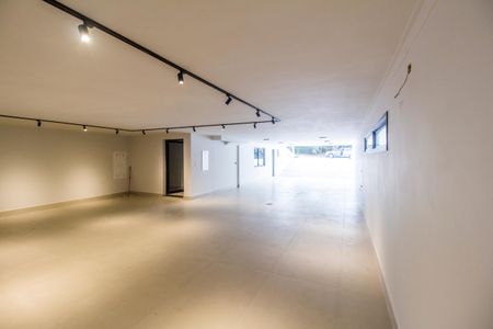 Casa à venda com 557m², 4 quartos e 8 vagas Casa à venda com 557m², 4 quartos e 8 vagasGaragem