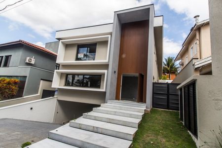Casa à venda com 557m², 4 quartos e 8 vagas Casa à venda com 557m², 4 quartos e 8 vagasFachada