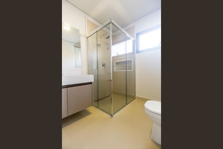 Casa à venda com 557m², 4 quartos e 8 vagas Casa à venda com 557m², 4 quartos e 8 vagasBanheiro da Suíte 3