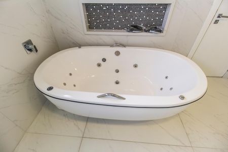 Casa à venda com 557m², 4 quartos e 8 vagas Casa à venda com 557m², 4 quartos e 8 vagasBanheiro da Suíte 1