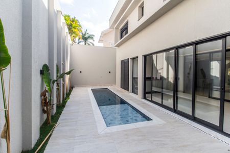 Casa à venda com 557m², 4 quartos e 8 vagas Casa à venda com 557m², 4 quartos e 8 vagasPiscina