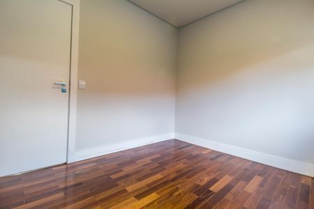 Casa à venda com 557m², 4 quartos e 8 vagas Casa à venda com 557m², 4 quartos e 8 vagasSuíte 2