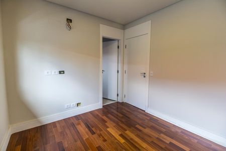 Casa à venda com 557m², 4 quartos e 8 vagas Casa à venda com 557m², 4 quartos e 8 vagasSuíte 2