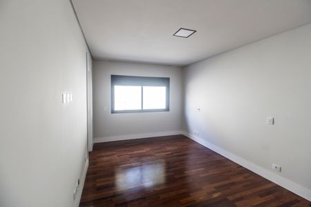 Casa à venda com 557m², 4 quartos e 8 vagas Casa à venda com 557m², 4 quartos e 8 vagasSuíte 4