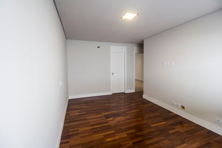 Casa à venda com 557m², 4 quartos e 8 vagas Casa à venda com 557m², 4 quartos e 8 vagasSuíte 4