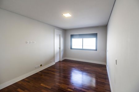 Casa à venda com 557m², 4 quartos e 8 vagas Casa à venda com 557m², 4 quartos e 8 vagasSuíte 4