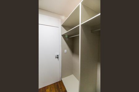 Casa à venda com 557m², 4 quartos e 8 vagas Casa à venda com 557m², 4 quartos e 8 vagasCloset da suíte 3