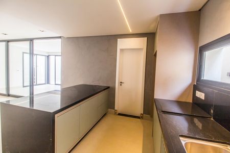 Casa à venda com 557m², 4 quartos e 8 vagas Casa à venda com 557m², 4 quartos e 8 vagasCozinha