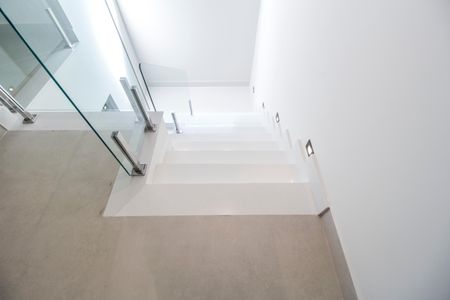 Casa à venda com 557m², 4 quartos e 8 vagas Casa à venda com 557m², 4 quartos e 8 vagasEscada