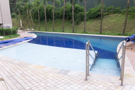 Apartamento à venda com 93m², 2 quartos e 2 vagas Apartamento à venda com 93m², 2 quartos e 2 vagasÁrea comum - Piscina