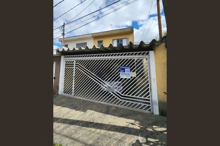 Casa à venda com 110m², 3 quartos e 2 vagas Casa à venda com 110m², 3 quartos e 2 vagasFachada