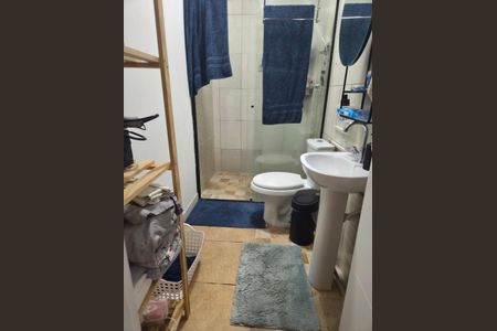 Casa à venda com 70m², 2 quartos e sem vaga Casa à venda com 70m², 2 quartos e sem vagaBanheiro