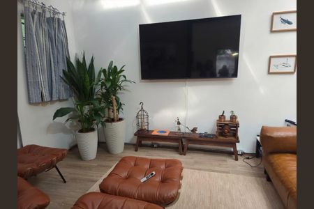 Casa à venda com 70m², 2 quartos e sem vaga Casa à venda com 70m², 2 quartos e sem vagaSala de TV